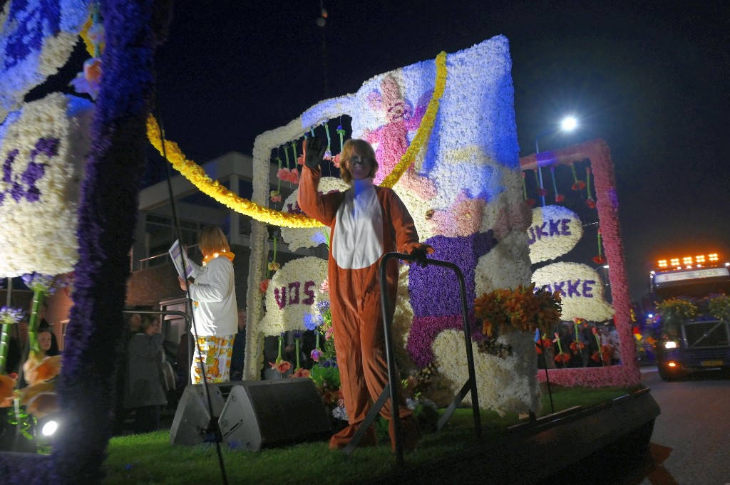../Images/Verlicht bloemencorso 2025 131.jpg